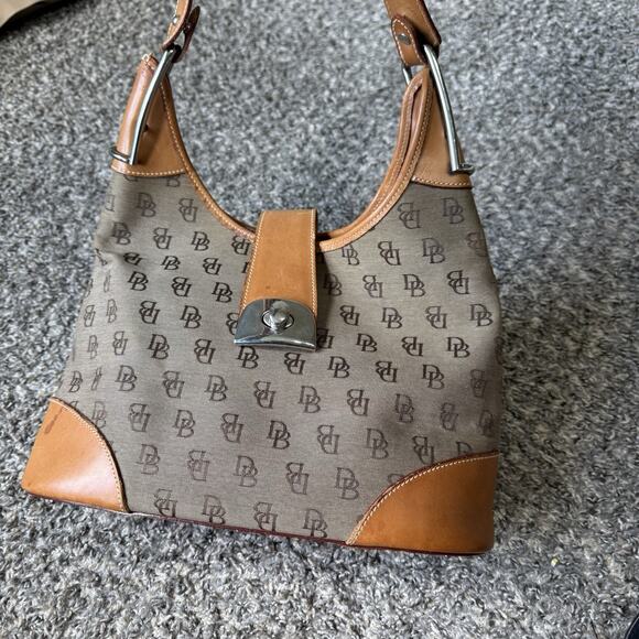 Y2K Vintage Dooney & Bourke Signature Crescent Shoulder Bag Hobo L806 Brown VTG - Picture 3 of 15